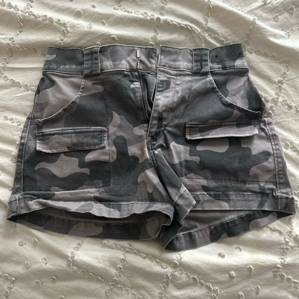 Hollister Ultra High Rise Mom Shorts Camo